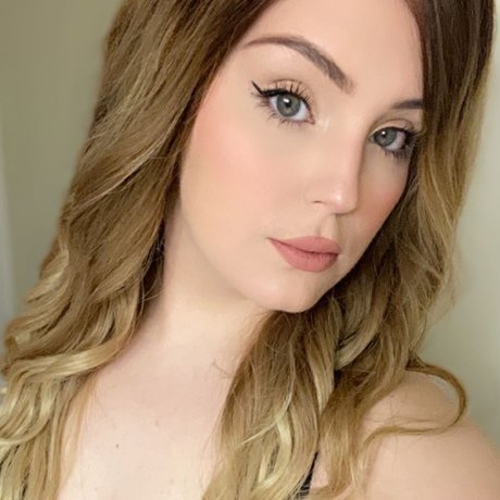 Lilly Adams art modèle img