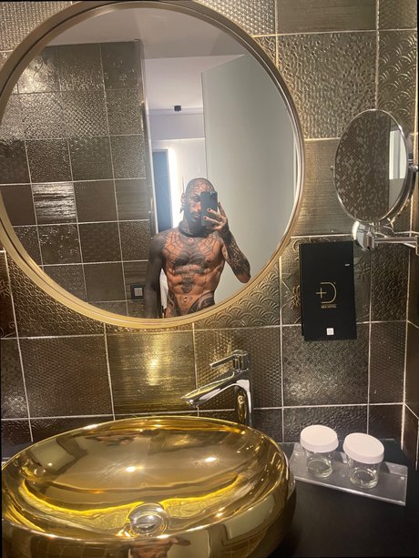 Shaymann Tattoo nus de stars du porno photo