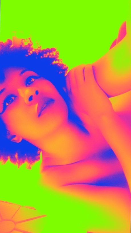 SheGhosts_ star du porno chaud photo