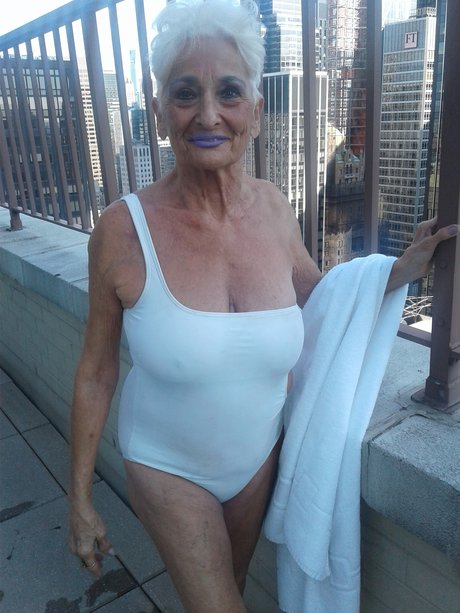 mamie milf onlyfans exclusif gratuit galeries