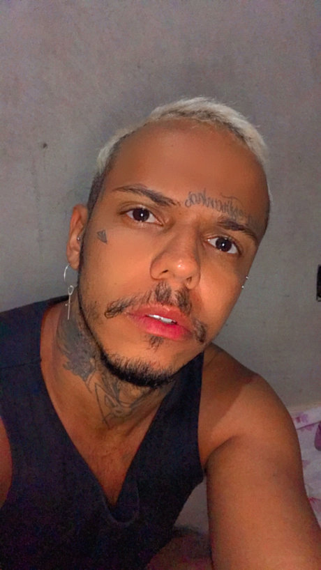 Ruanys modèle xxx galerie