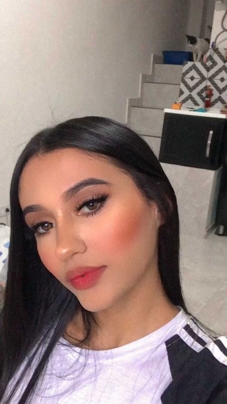 chica ardiente_ joli modèle des photos