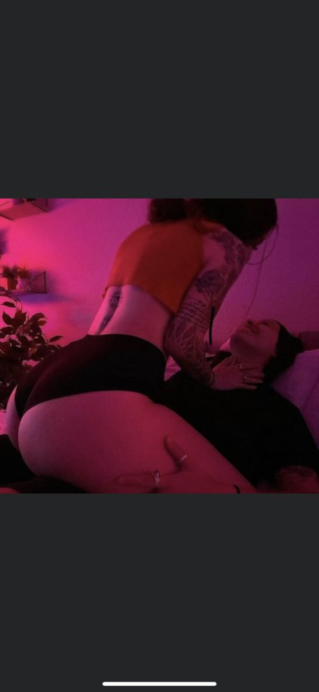 chatte dégoulinante et humide onlyfans bel art galerie