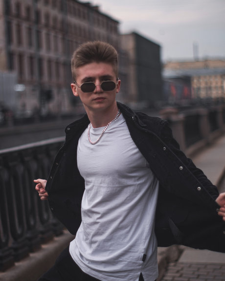 Denis Milukov actrice libre images