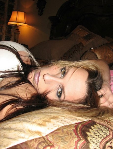 La House Wife star du porno chaud galeries