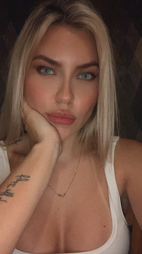 L bia Ximenes modèle sexy photo