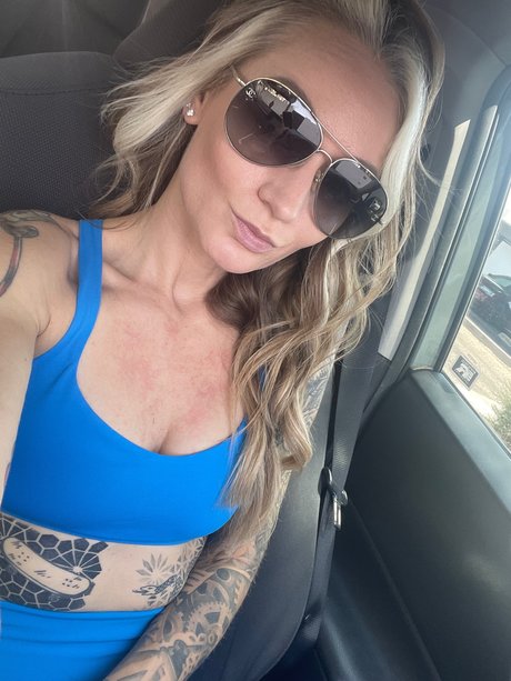 Tall person_ art modèle galeries