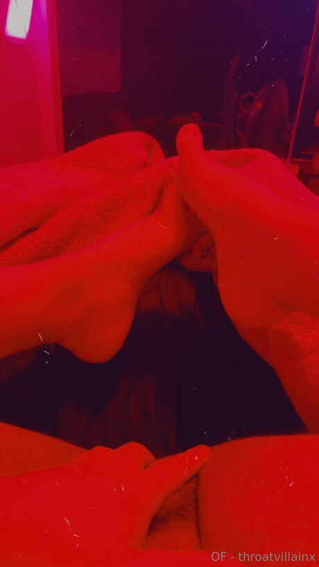 THROAT VILLAIN modèle xxx photo