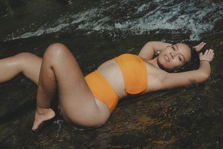 Cherry Bae star du porno parfaite des photos