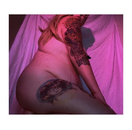 nina divine modèle sexy archive