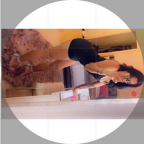 NessaG66 modèle de haute qualité des photos