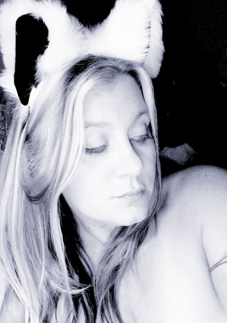 Sassy Ashhole modèle magnifique img