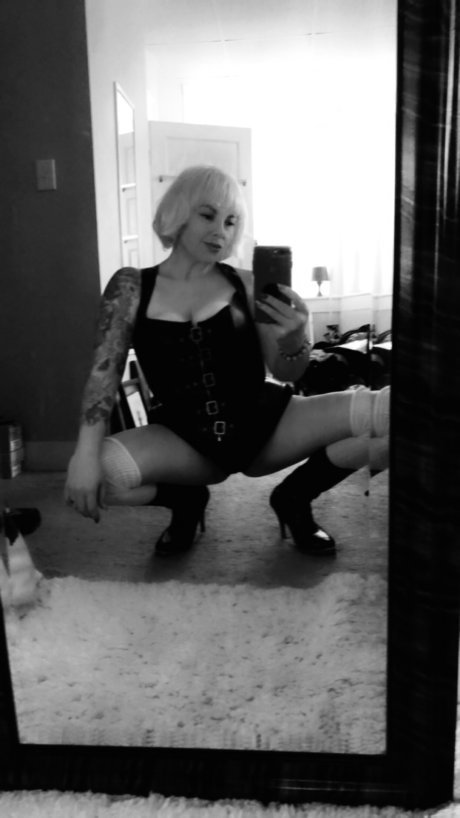 Kinky Courtesan Free_ modèles nus photos