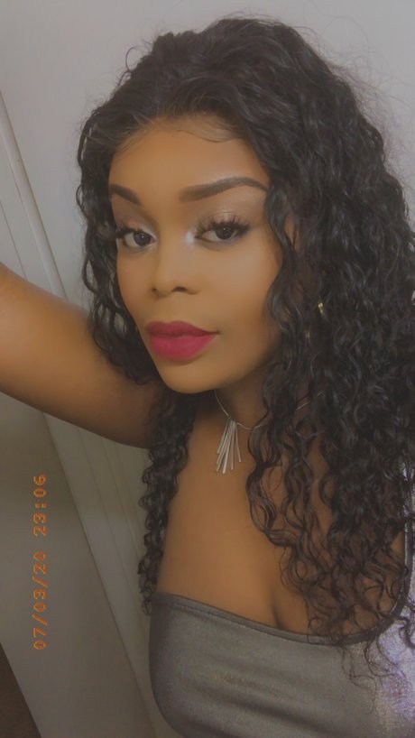 Strweet Biatchh modèle magnifique des photos