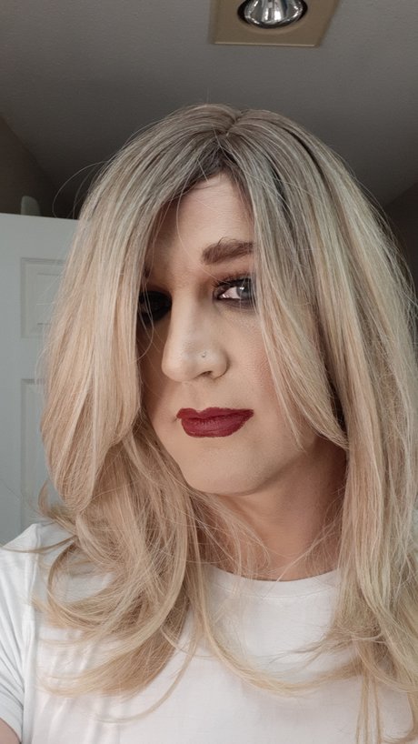 Ash CD mannequin image