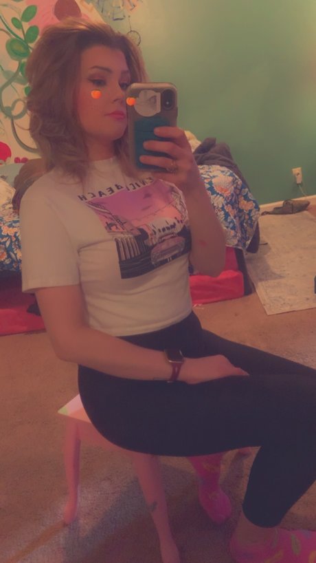 Mikaela mullikin nus de stars du porno photos