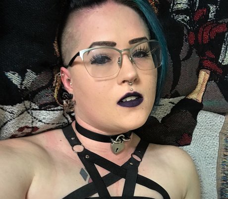 Serenity Rose modèle érotique archive