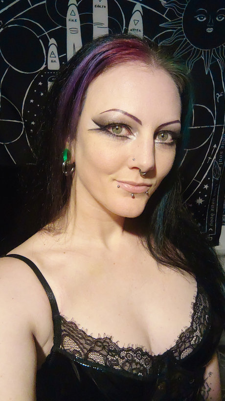 Tish Abyss étoile sexy img