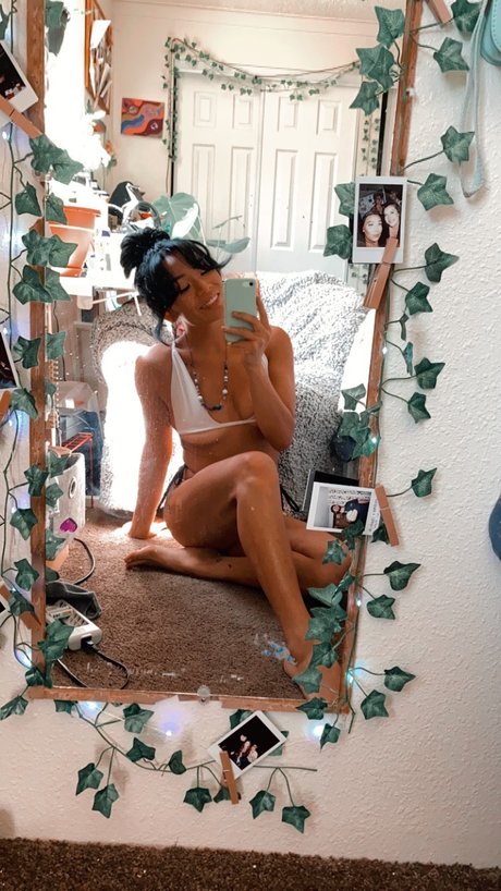 Lil Asian belle étoile galerie