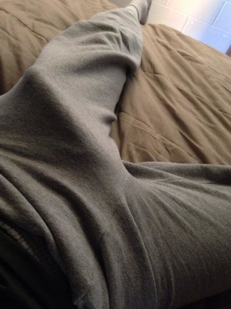 OfficiallyStroked étoile xxx des photos