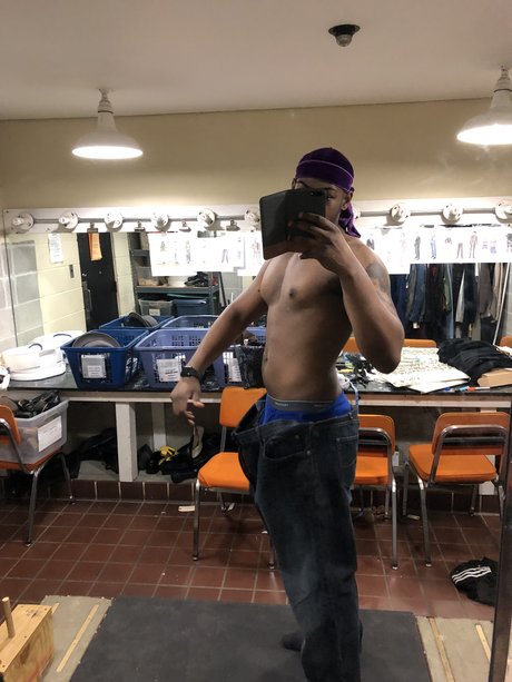 wavey J modèle nu des photos