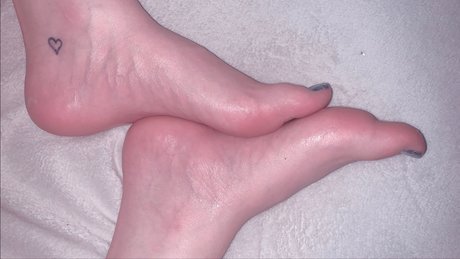 Porcelain Paws star du porno sympa des photos