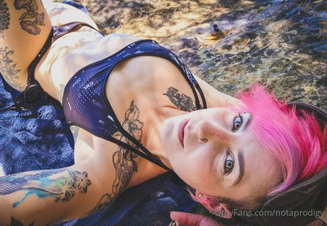 string gros cul onlyfans chaud archive