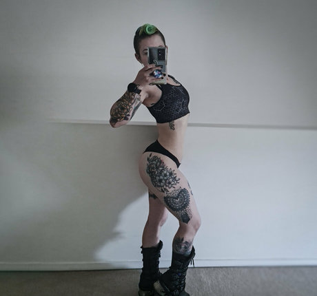 bbw gothique uniquementfans art supérieur photo