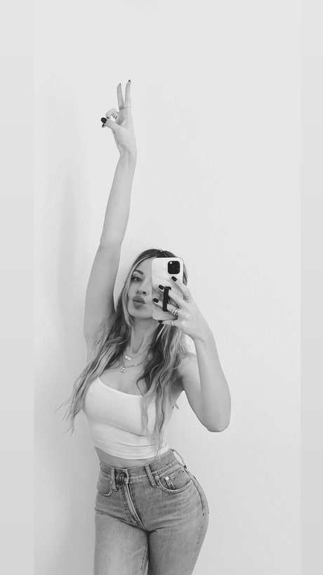 Ashley Schultz mannequin image