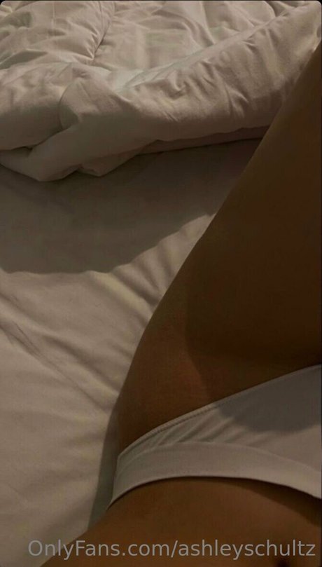 milf aux cheveux noirs onlyfans assez pornographique galeries