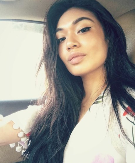 Reyna Morena étoile sexy archive