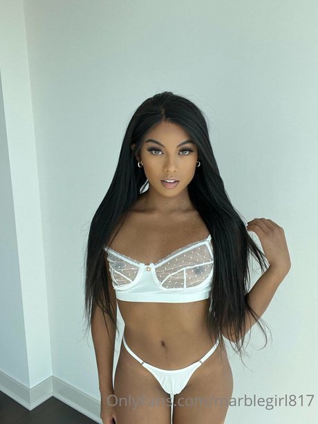 jolie blonde onlyfans chaud nu photo