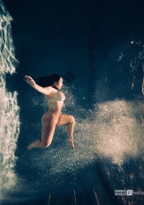 plage seins nus onlyfans chaud sympa img