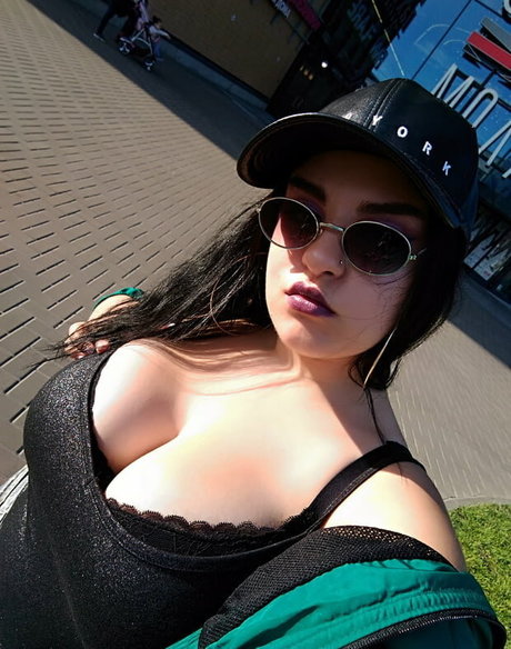 blonde au gros cul onlyfans haut por des photos