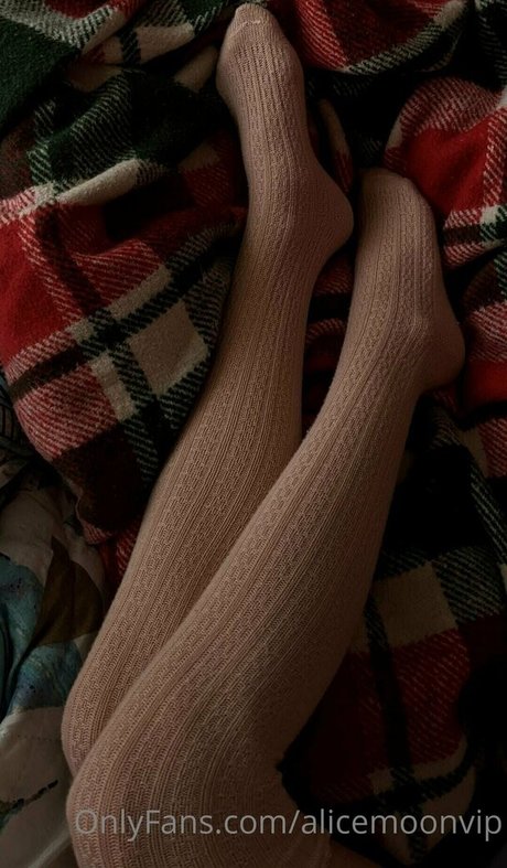 fille courbée dà côté onlyfans nu chaud collection