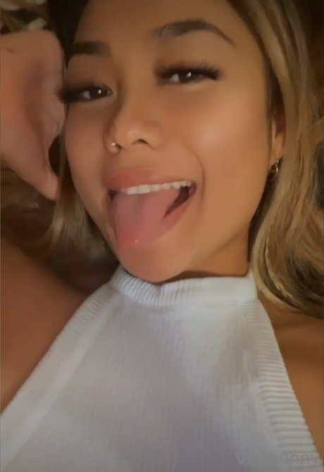 milf aux cheveux noirs onlyfans haut nu images