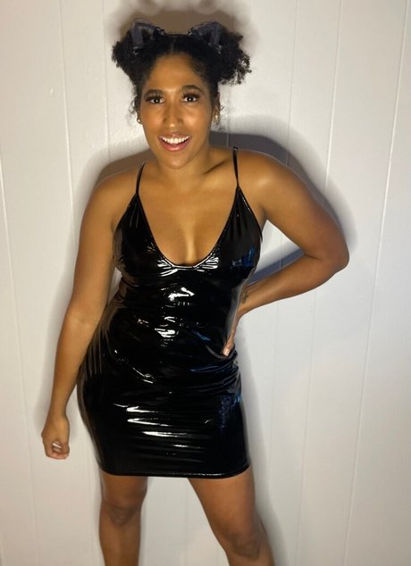 gros seins branlette espagnole onlyfans chaud adulte photo