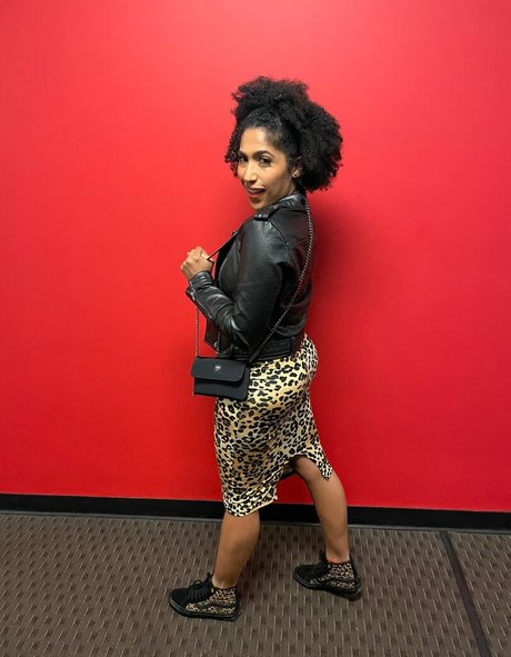 adolescent maigre onlyfans haut hd collection