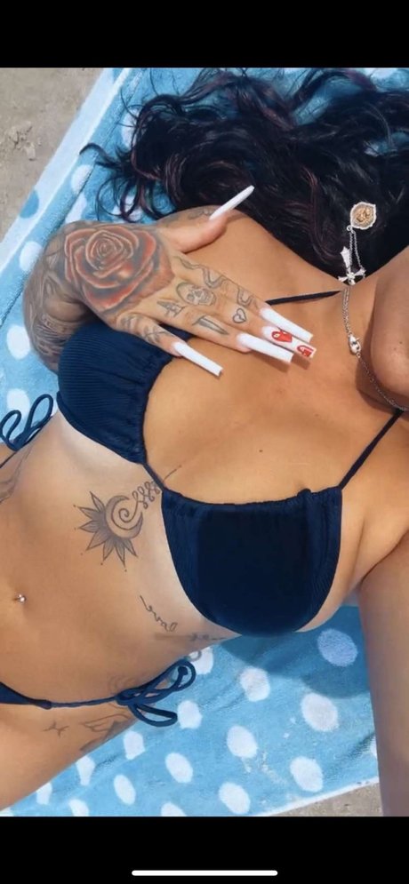 blonde aux gros seins onlyfans nu parfait img