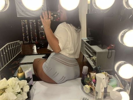 pom-pom girl nue onlyfans pornographique chaud image