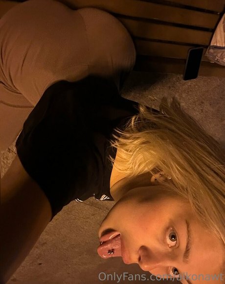 milf aux cheveux noirs onlyfans pornographique sympa des photos