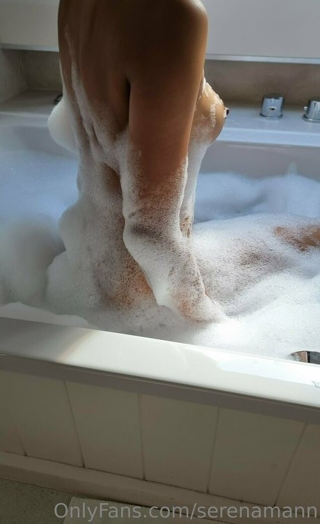 Serena Kaur Mann star du porno nue photos