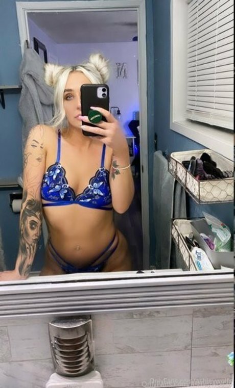 Ashley wolf actrice de nus image