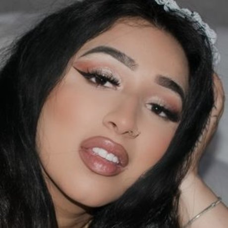 amateurs courbés onlyfans belle chaude image