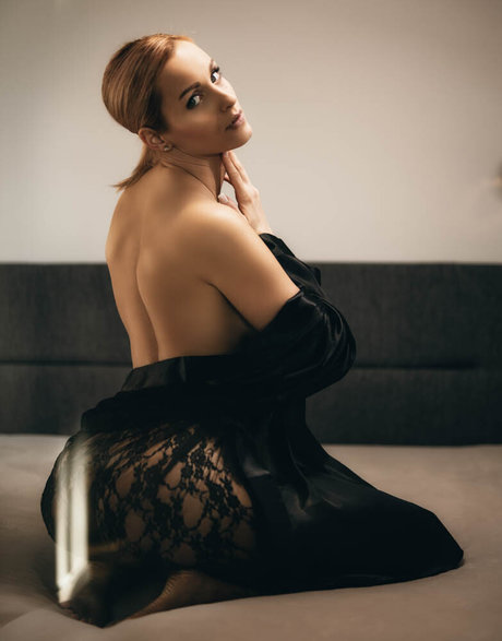 Anike Ekina modèle gratuit image