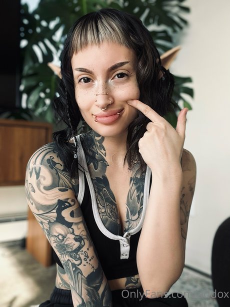 baisers lesbiens onlyfans bien chaud image