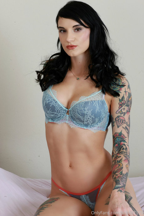 Natasha Kirsten star pornographique galerie