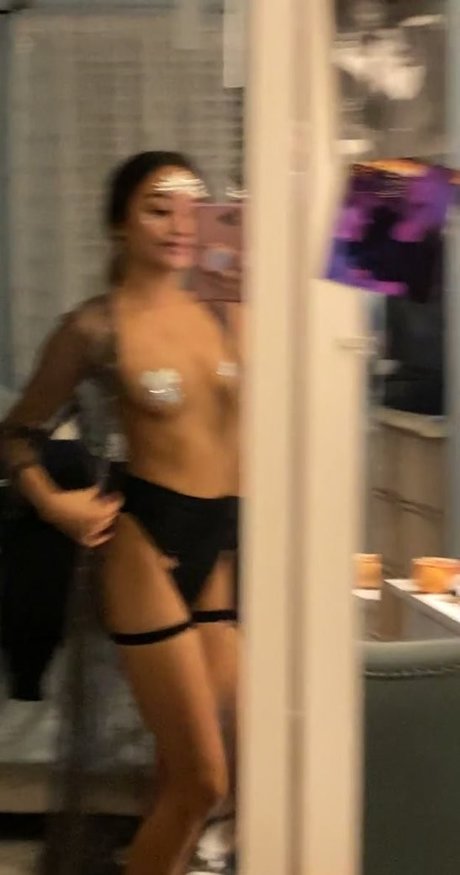 plage seins nus onlyfans assez érotique galeries