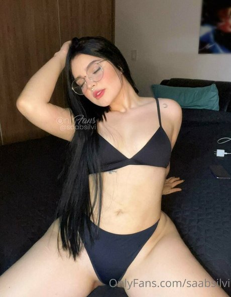 Saabsilvi haut modèle des photos