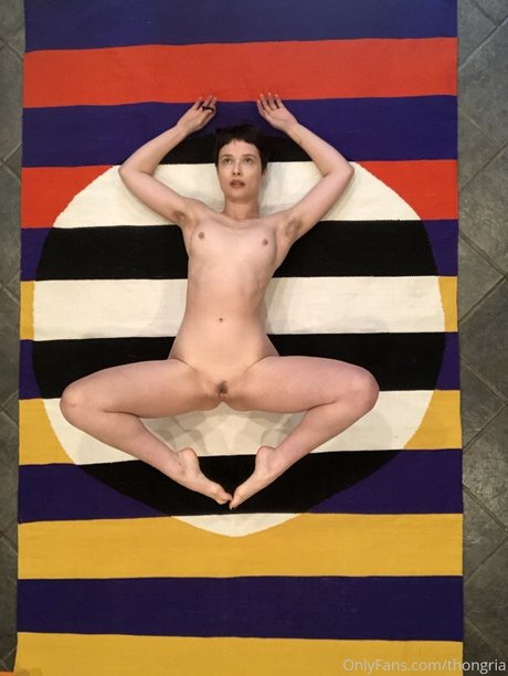 Thongria modèle adulte archive